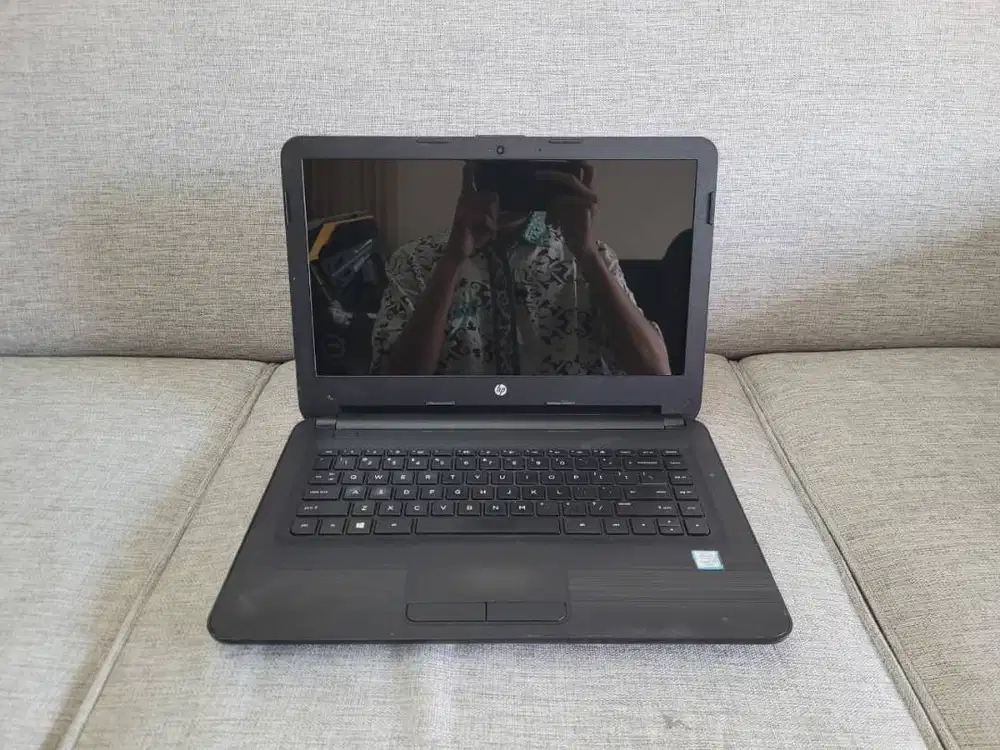 HP 14 am RAM 8GB SSD 256GB Layar 14 HD Minus Casing