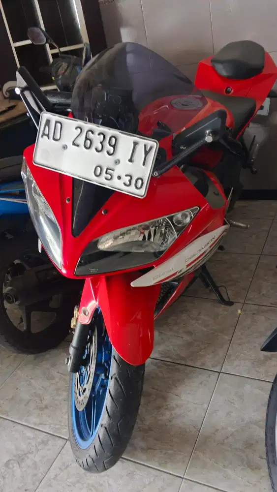 R15 v2 merah putih
