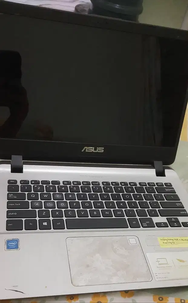 Jual notebook  asus intel celeron milik pribadi