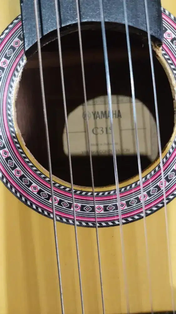 Dijual gitar merk Yamaha C315 kondisi masih bagus