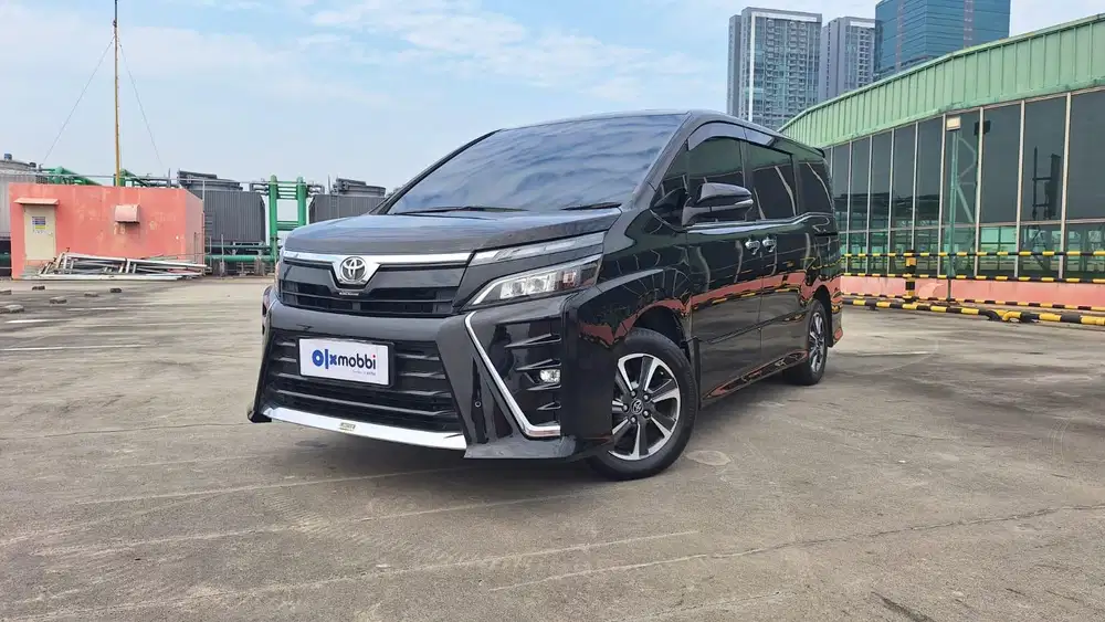 Pajak Panjang - Toyota Voxy 2.0 Bensin-AT 2020