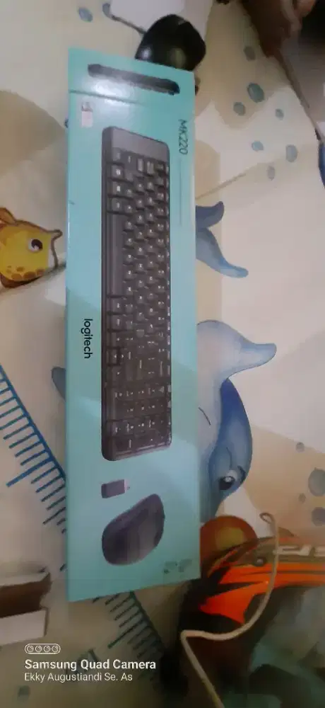 paket keyboard dan mouse Logitech MK220