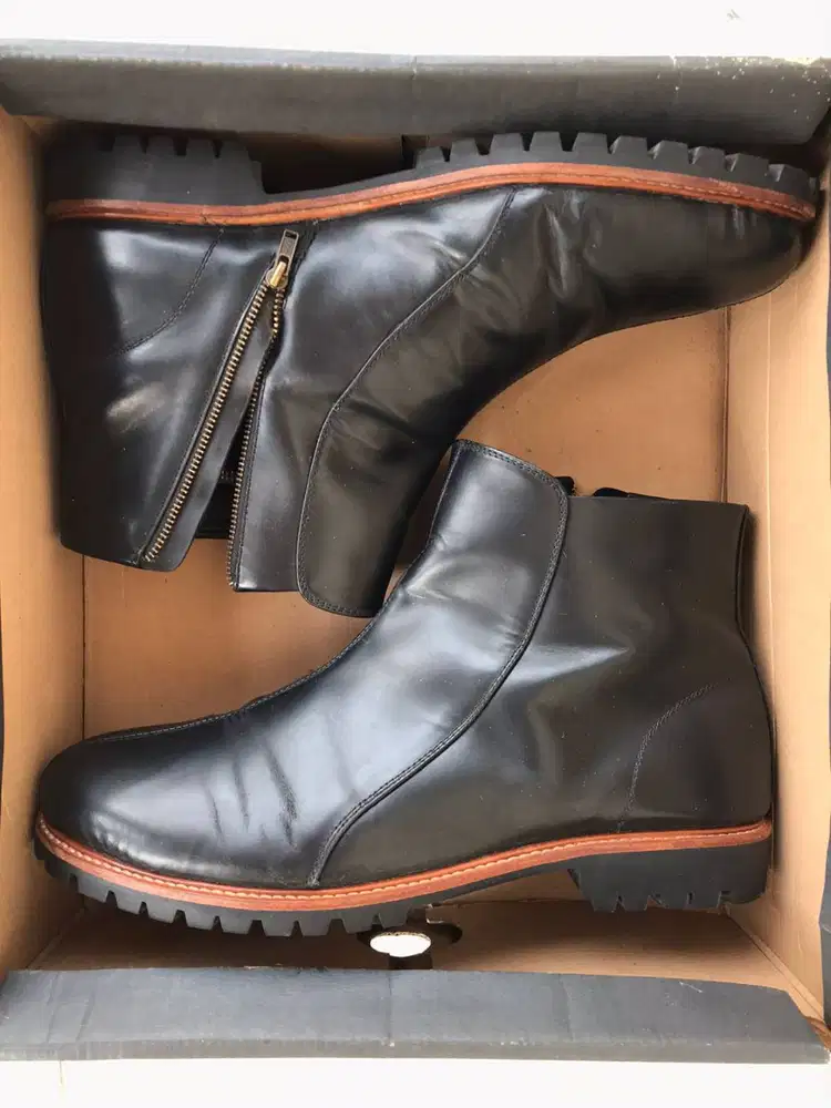 Sepatu Boot Kulit Pria size 42