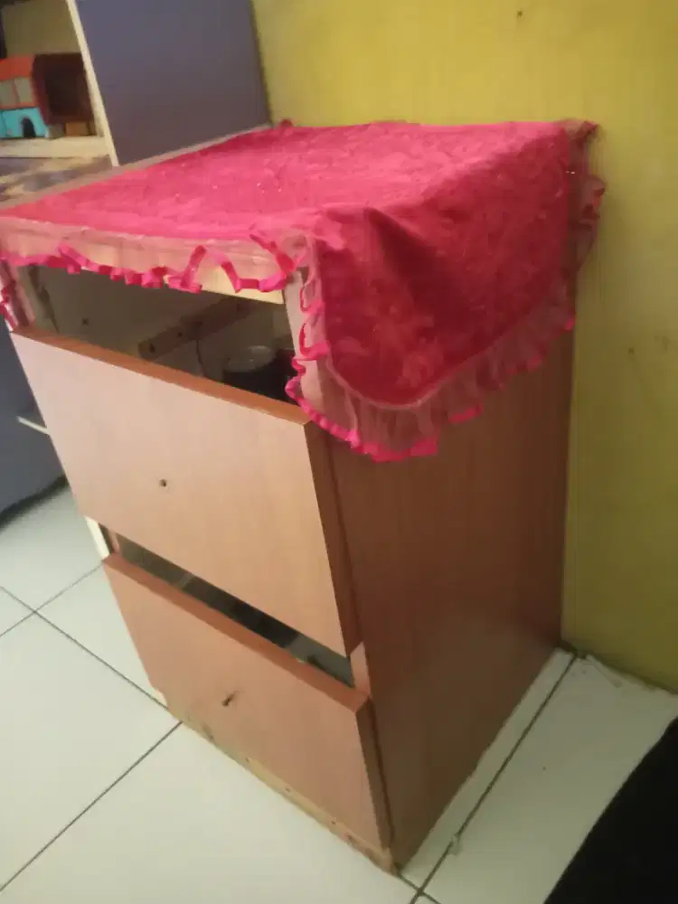 Dijual lemari laci 2 nakas