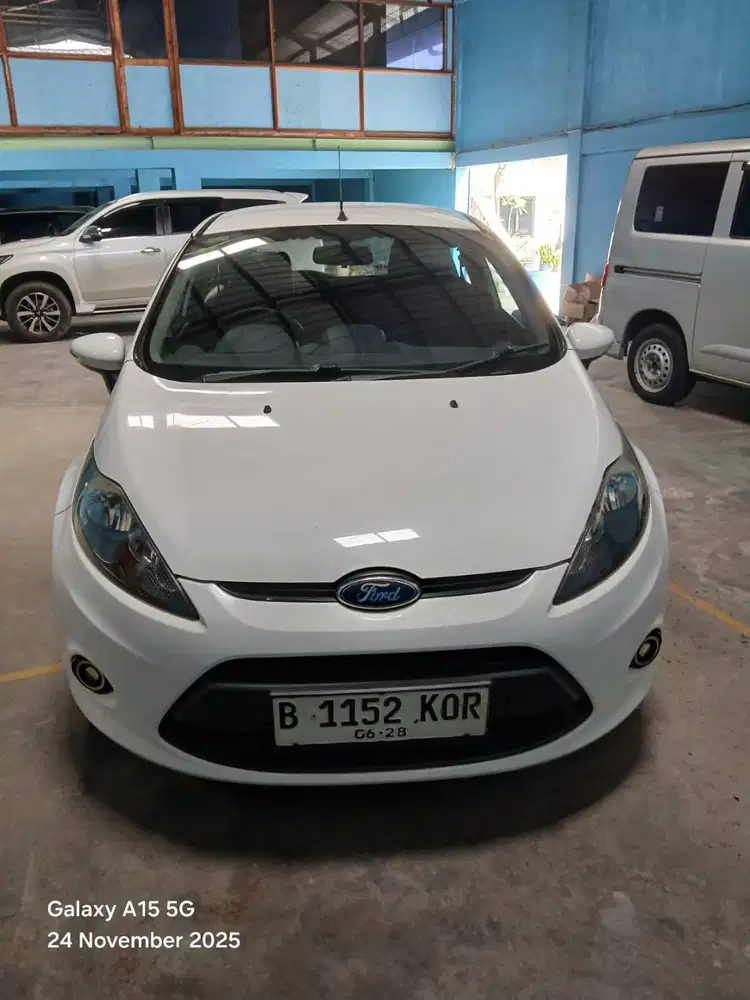 DIJUAL MOBIL FORD FIESTA