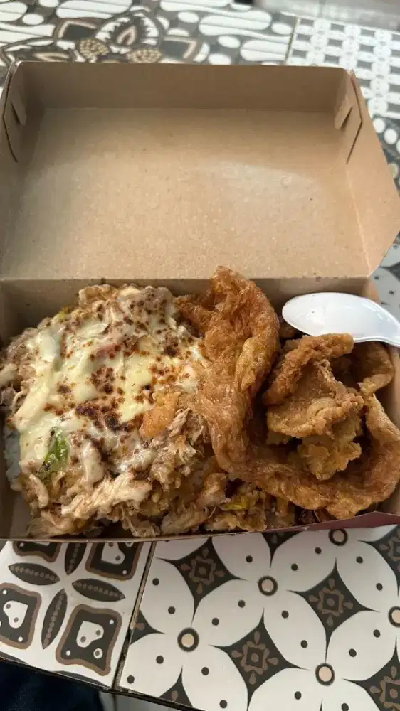 Karyawan Outlet Keliling Ayam Geprek