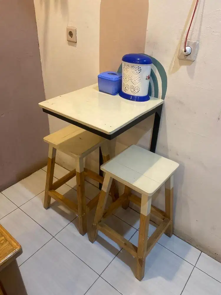 meja makan dan meja jualan