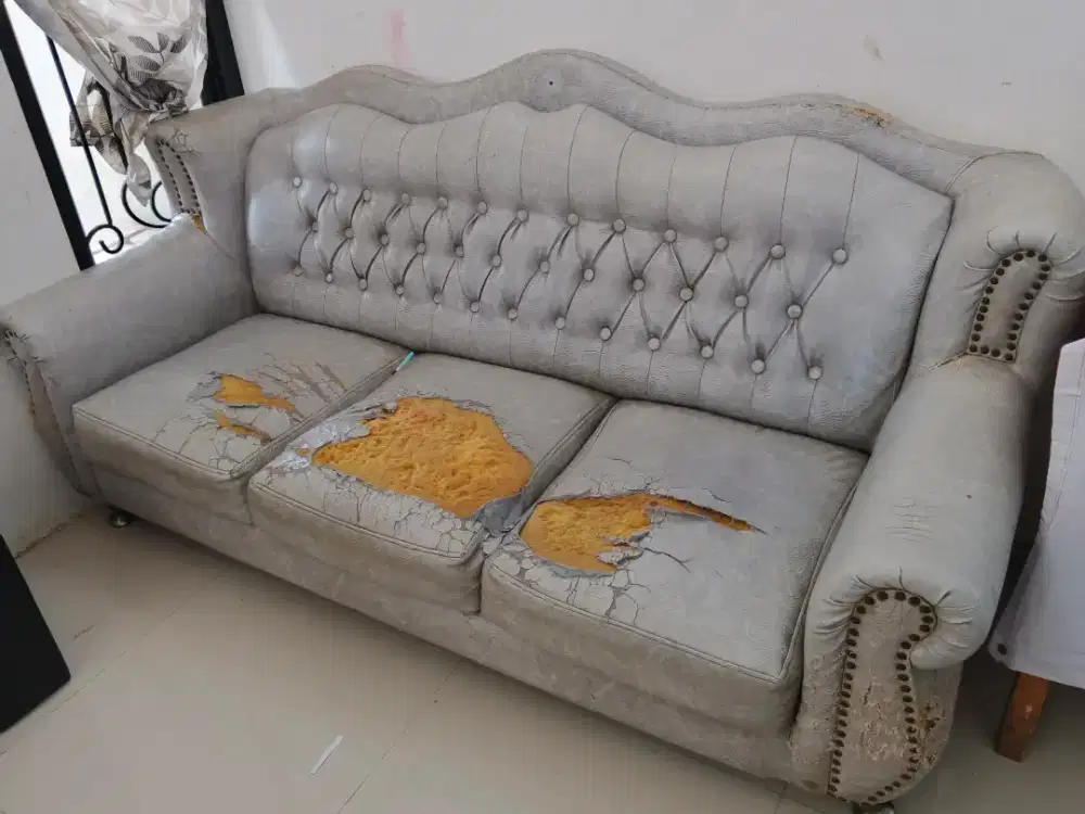 Sofa panjang 3 dudukan