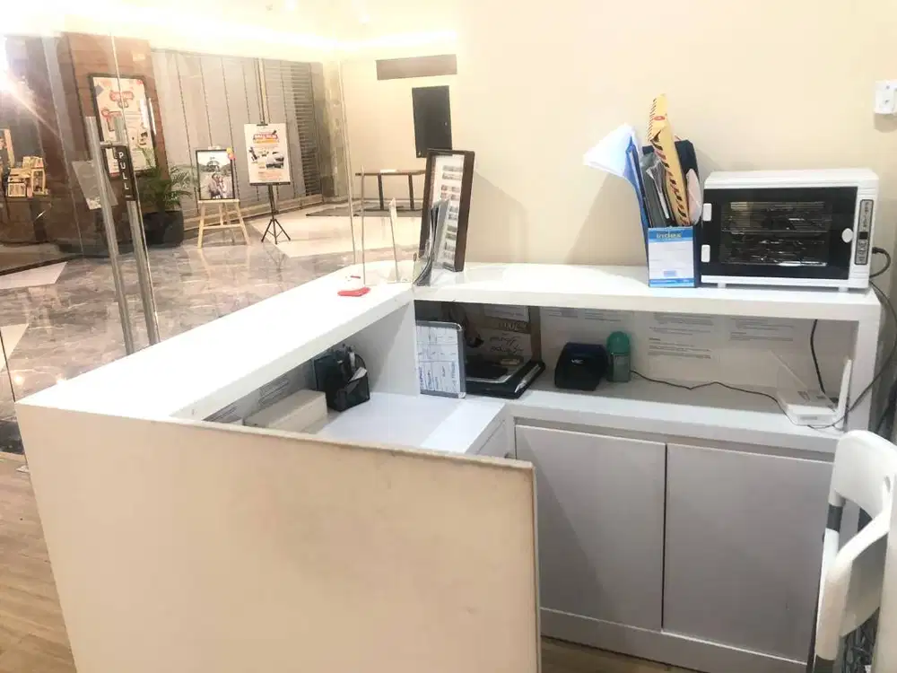 Meja Resepsonis (bekas pemakaian meja kasir salon)