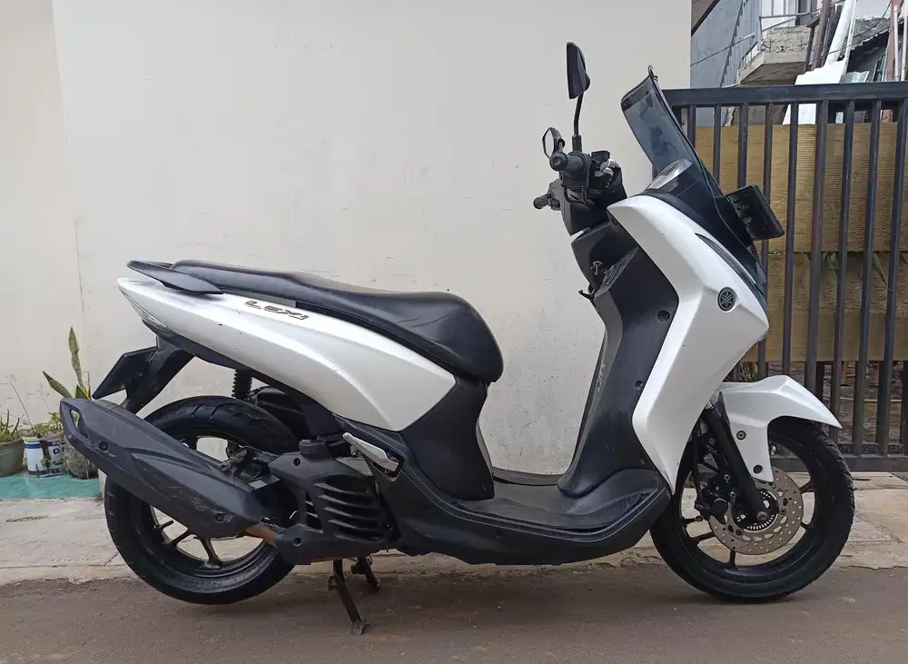 Yamaha Lexi 2019 lengkap bagus