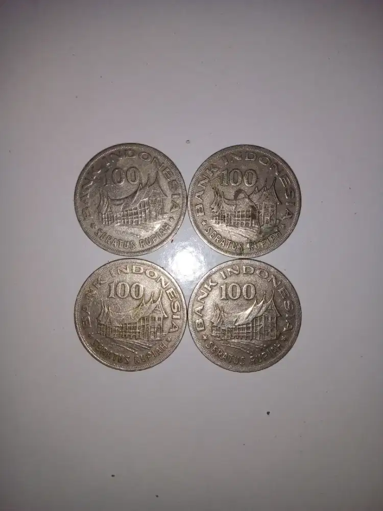 Uang koin dan uang kertas. Siap untuk melengkapi koleksi anda.