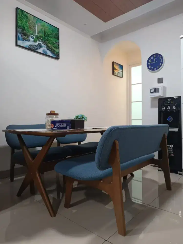 1 set Meja makan INFORMA model jepang