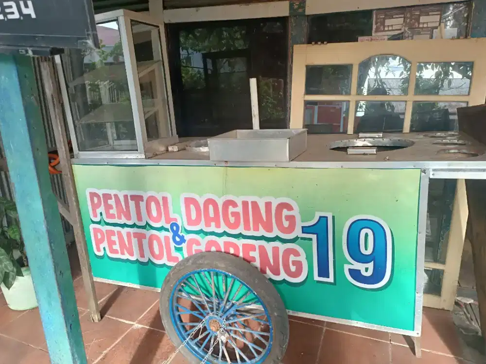 Gerobak jualan pentol