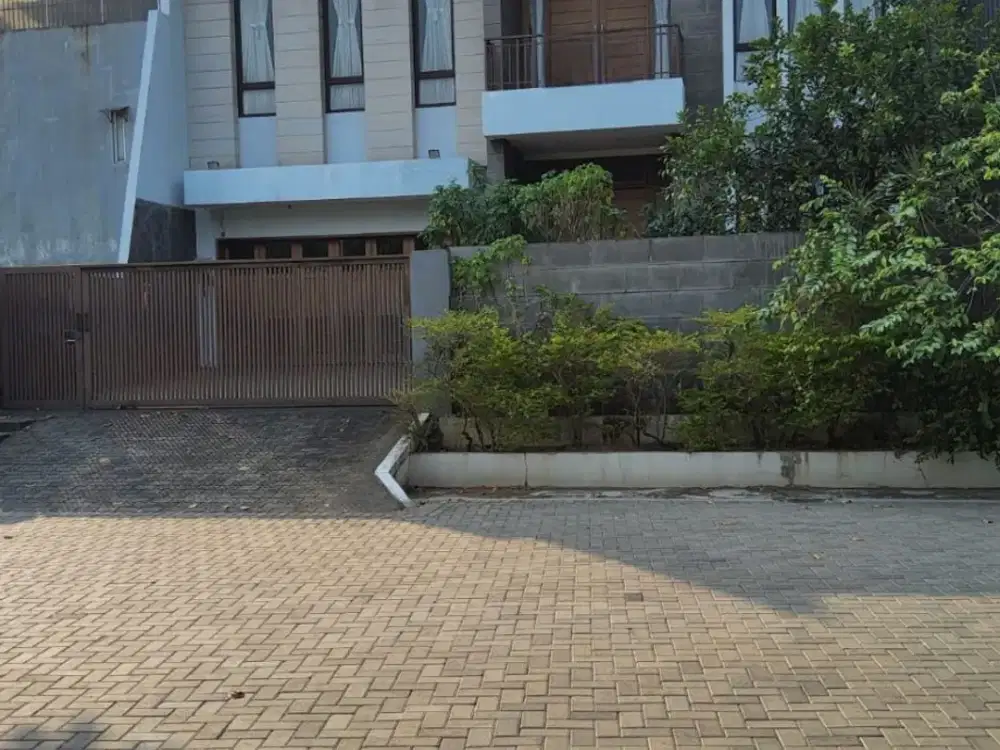 Rumah Villa Permata Gading Kelapa Gading 15x25m 2 lantai, hadap Timur, jalan sangat lebar