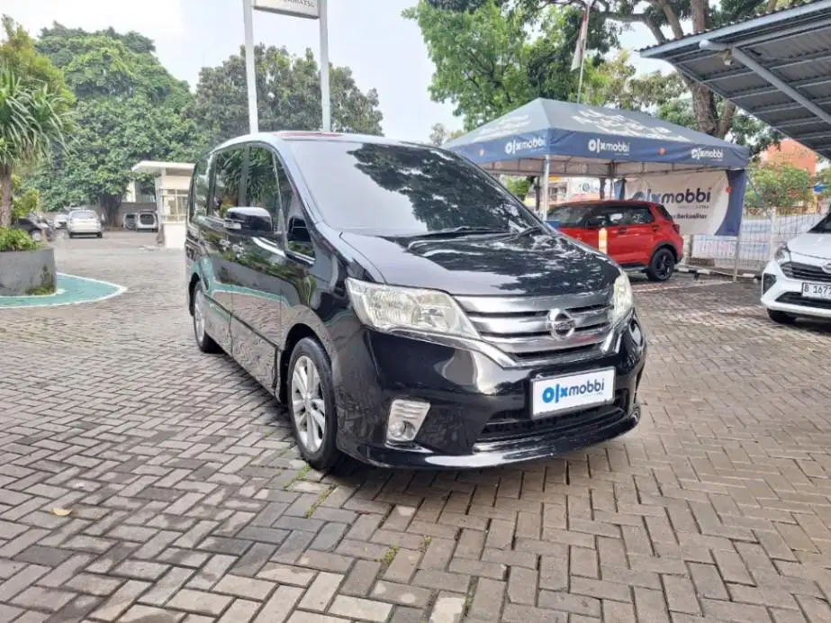 LOW DP Nissan Serena 2.0 Highway Star Bensin-AT 2013 SBQ