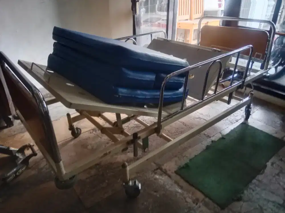 mau jual tempat tidur pasien