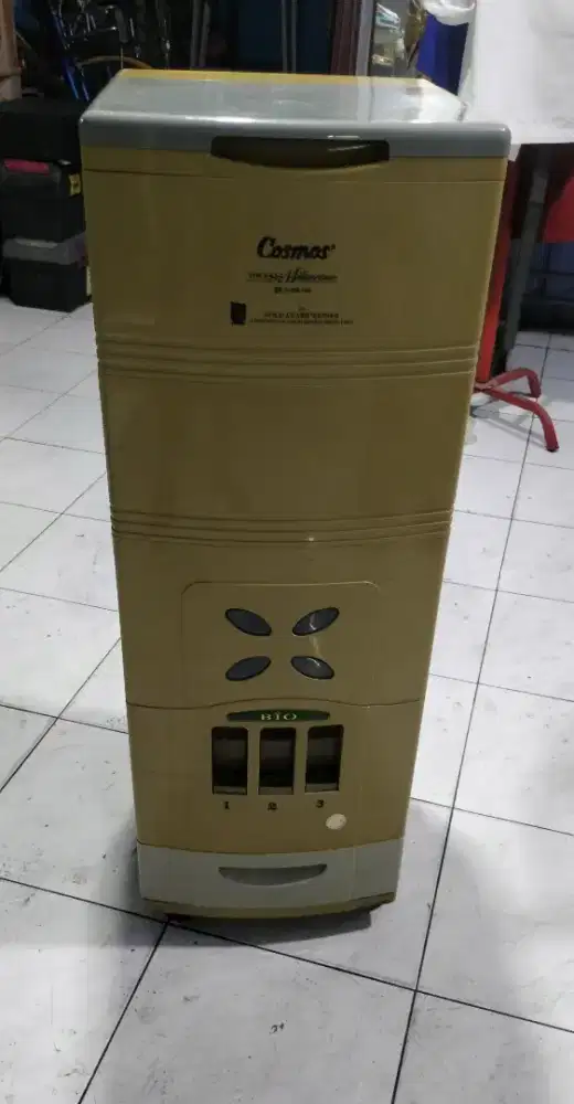 DISPENSER PENYIMPAN BERAS