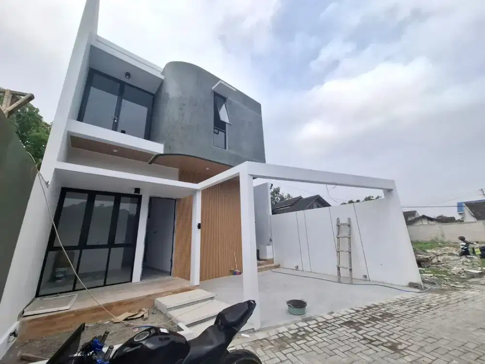 Rumah Baru 2 Lantai Desain Industrialis Dalam Cluster Dekat Sleman City Hall