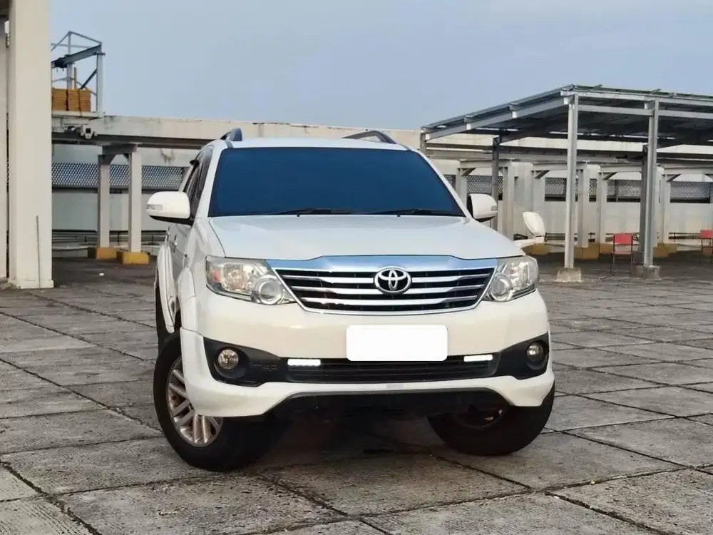 DP 10JT TOYOTA FORTUNER V 2.7 BENSIN 4X4 AT MATIC AUTOMATIC 2013 PUTIH