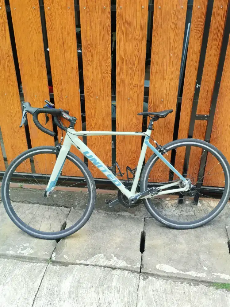 United Vitessa 1.0 Roadbike sepeda road bike