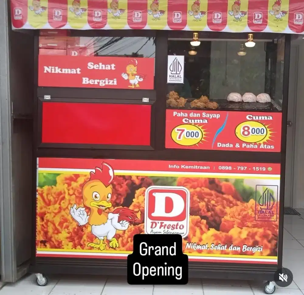 Gerobak ayam seken kondisi masih seperti baru.