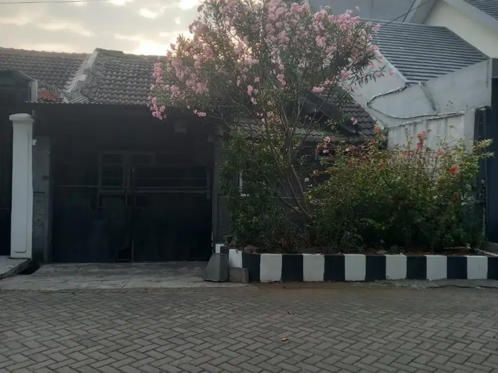 Dijual Rumah Raya Wiguna Terawat Lokasi Strategis Dekat UPN