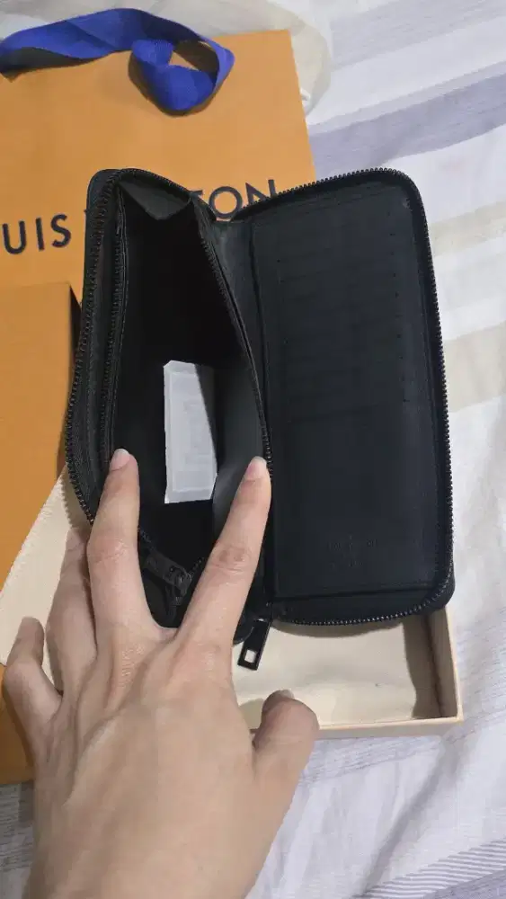 Jual dompet LV asli masih baru NEGO