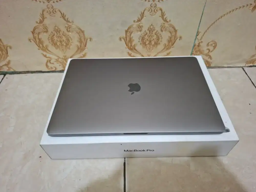 MACBOOK PRO 16 INCH INTEL CORE I7  2019 RAM 16 SSD 500 MAC OS CATALINA
