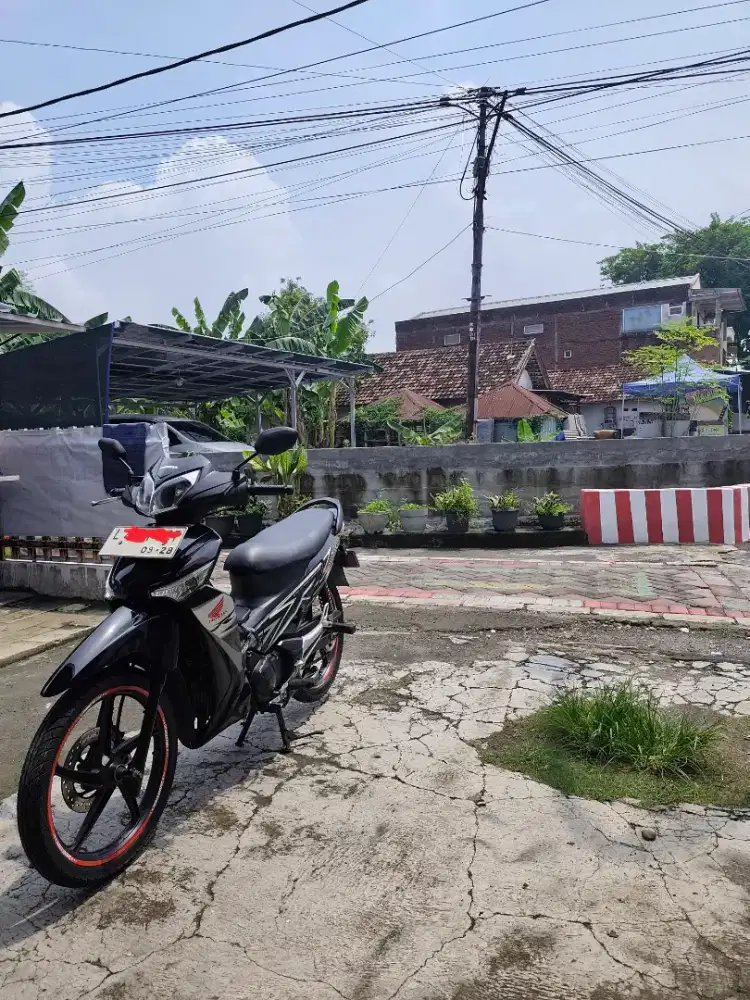 Dijual Sepeda Montor SupraX 125 TR Karbu th. 2013