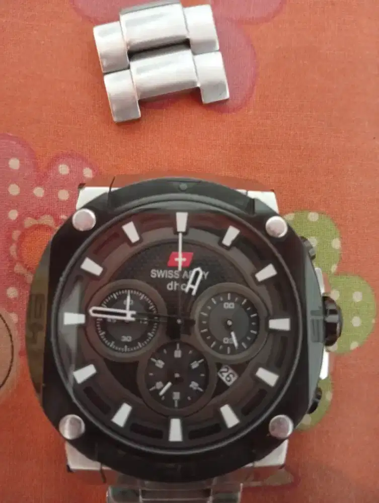 Di jual murah jam cowok Swiss army dhc+