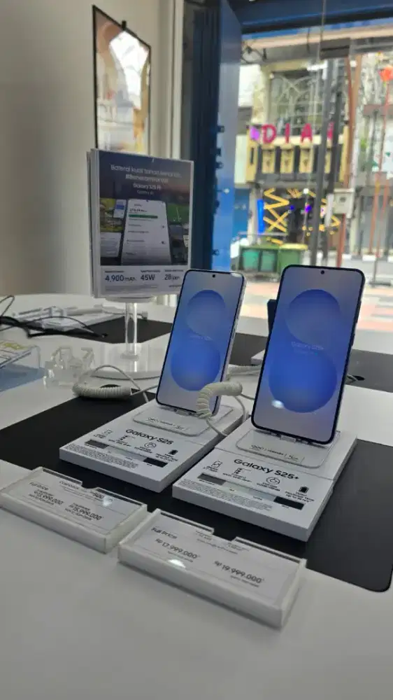 SAMSUNG GALAXY S25 12/256GB Free Samsung Adapter 45W