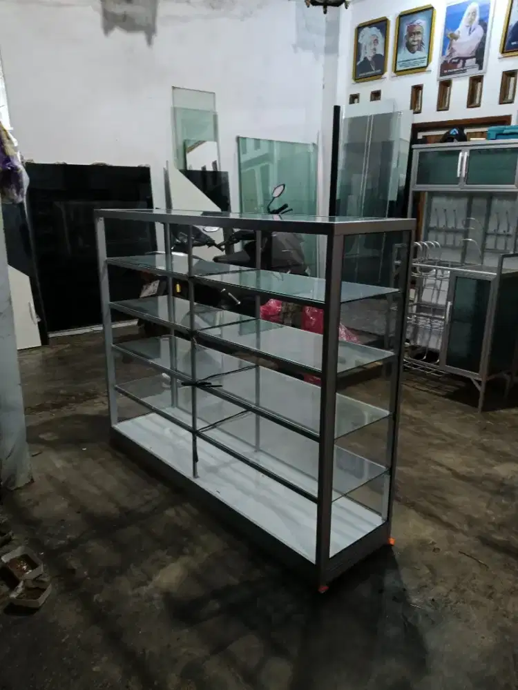 Jual etalase baru warna silver tanpa pintu bah tebal kaca full tebal