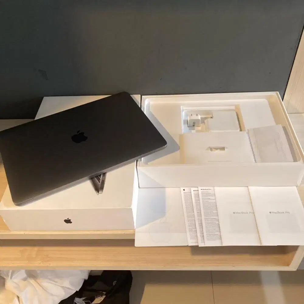 Macbook Pro 15 inch ibox CTO 2019 i7 Dual VGA Fullset