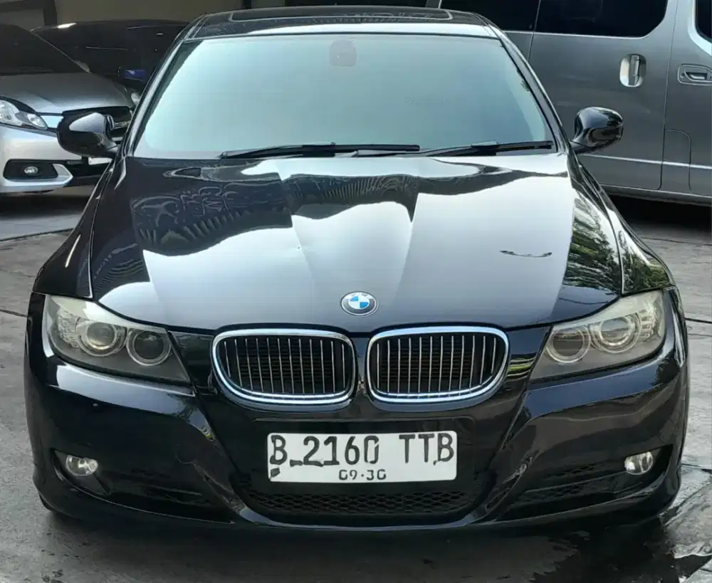 BMW 325i HITAM 2011