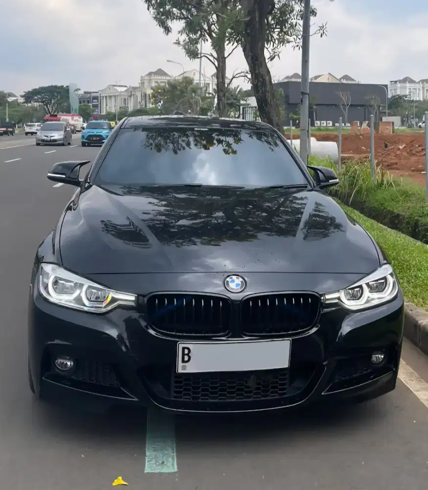 MURAH. BMW 330i Sunroof M Sport 2019 lci 320i f30 2018