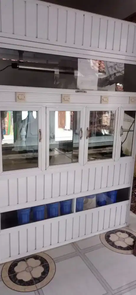 Depot air minum isi ulang bekas