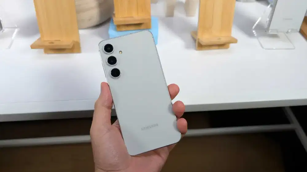 SAMSUNG S25FE 8/512GB Free Buds Core