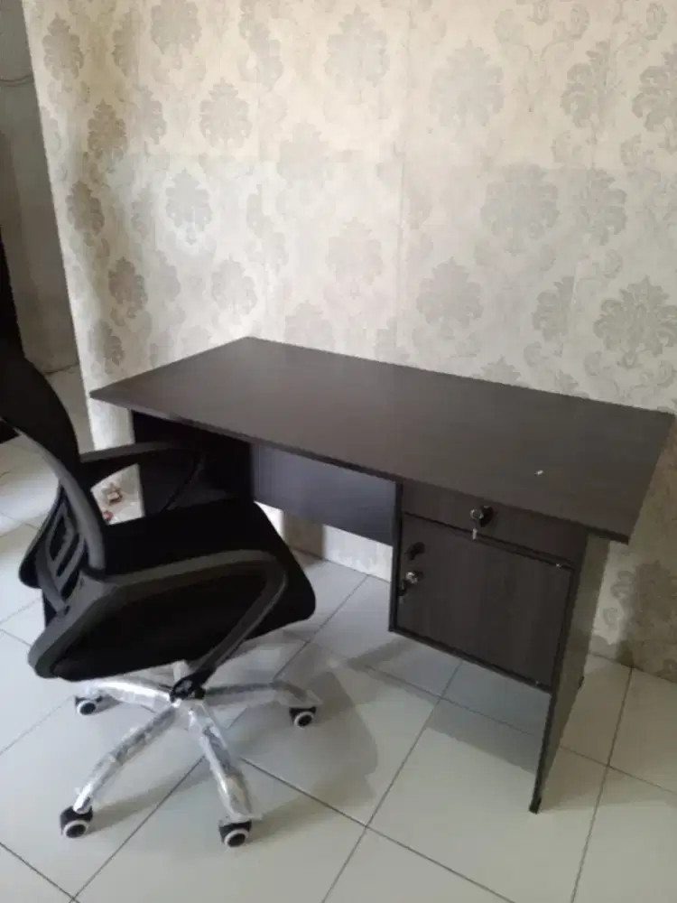 Kursi staf+ meja kantor