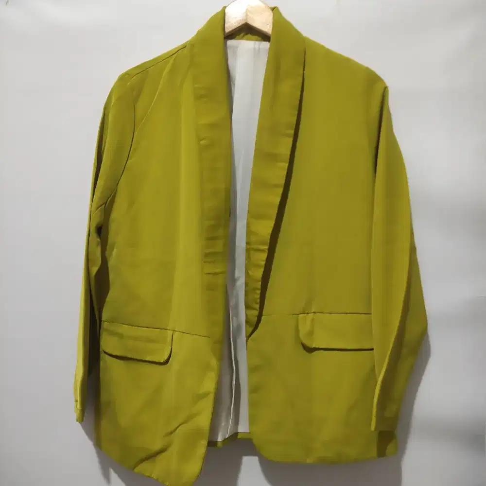 Blazer wanita hijau lemon