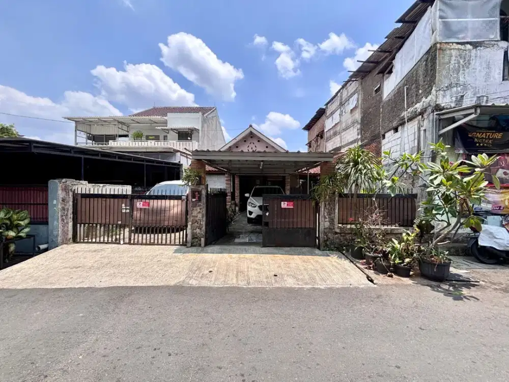 Rumah Lama Jalan 2 Mobil Cocok Untuk Kosan