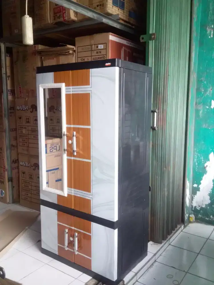 lemari pakaian gantung