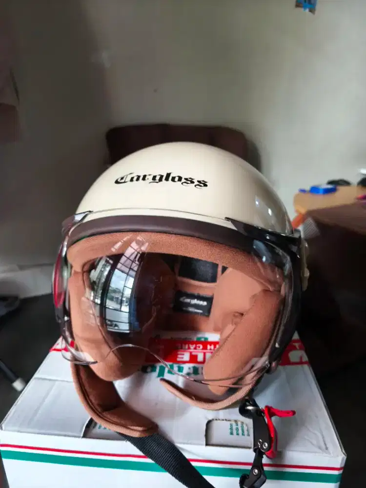 Helm Cargloss Hijab YRH Krem Like New Baru 1 Kali Pakai