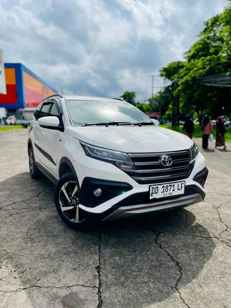 RUSH 1.5 TRD Sportivo AT