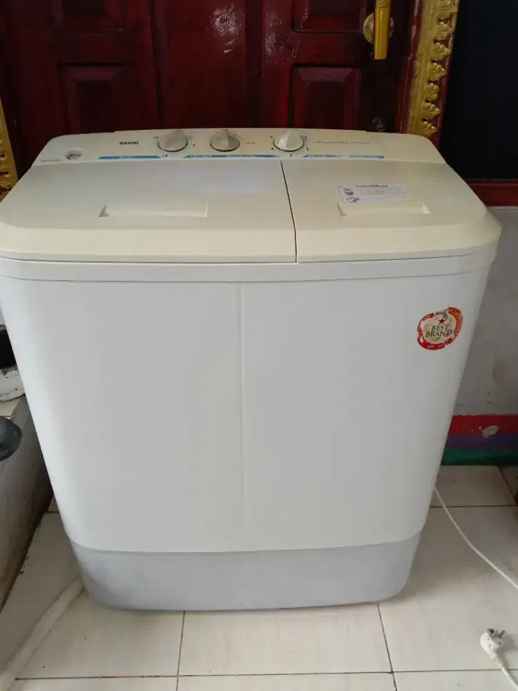jual mesin cuci 2 tabung sanyo 8kg mesin halus body mulus kayak baru