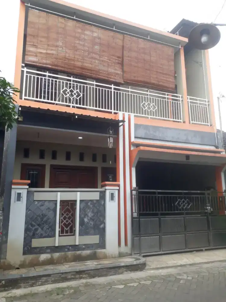 Rumah mewah dan istimewa, 2.5 lantai ,full Furnised+interior 100jt