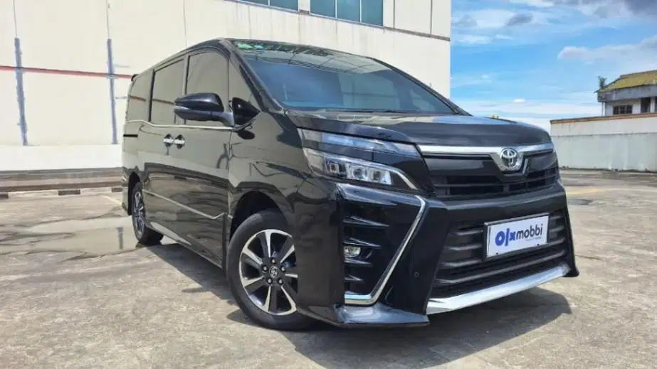 TERMURAH Toyota Voxy 2.0 Bensin-AT 2019 UOE B