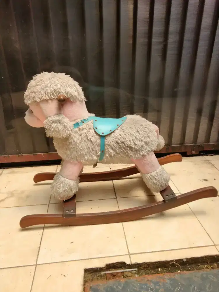 Kuda kudaan kayu untuk anak