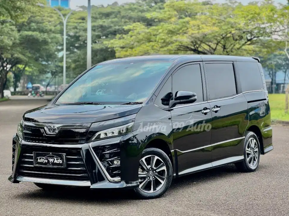 HARGA CASH JAMINAN TERMURAH! TOYOTA VOXY 2.0 2019/2018 AT GARANSI 1THK