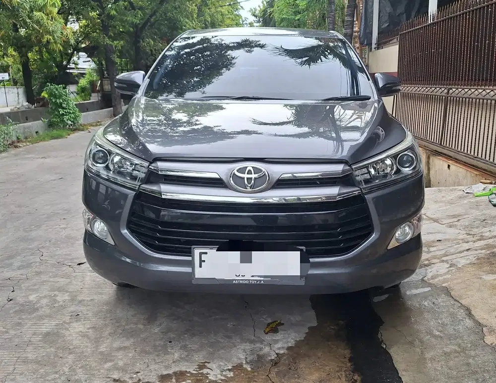 TOYOTA KIJANG INNOVA 2.4 V AT WARNA ABU-ABU METALIK TAHUN 2020
