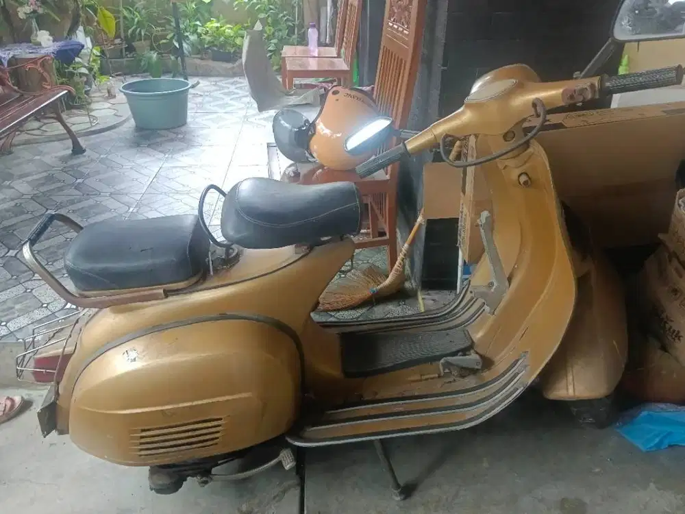 Dijual motor Bajaj Deluxe th 77 , cocok bagi penggemar vespa